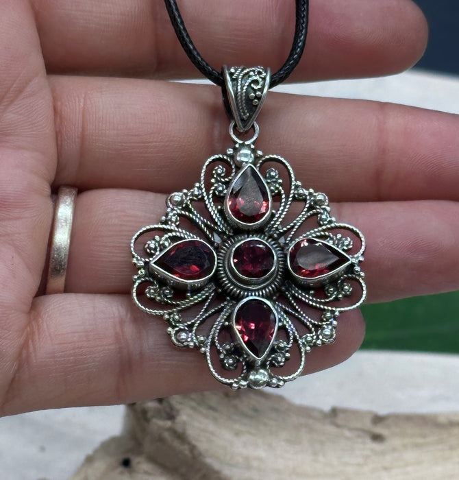 Garnet stone pendant - 925 silver