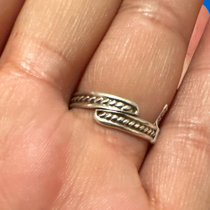 Anello  di argento con  granato