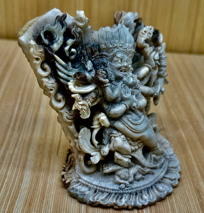 Mahakala a sei braccia inciso a mano