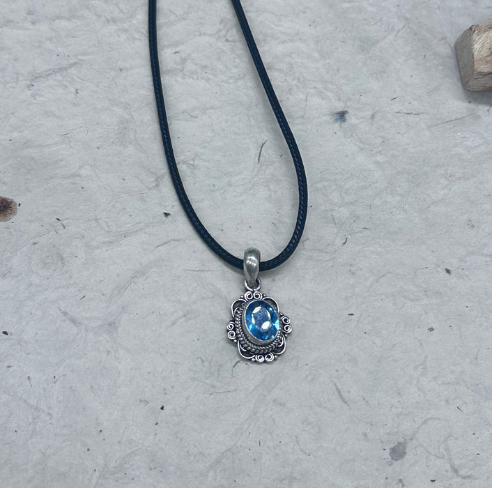 Blue topaz pendant - 925 silver