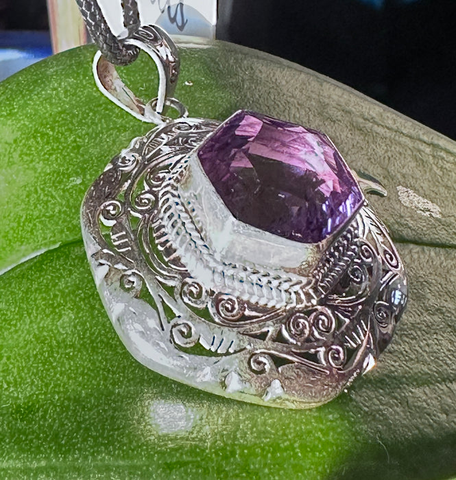 Beautiful dark Amethyst pendant - 925 silver