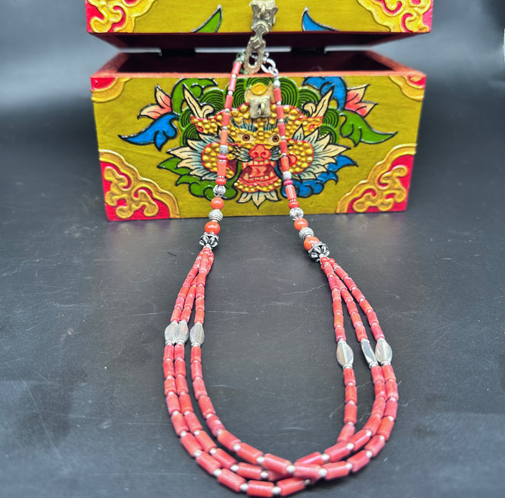 Collana con corallo di bamboo