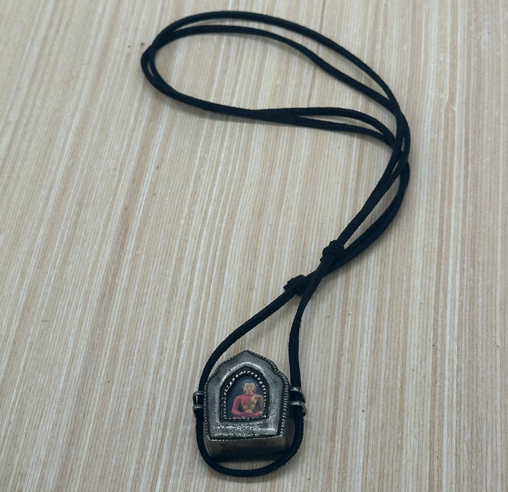 Gau tibetano con Buddha Amitabha