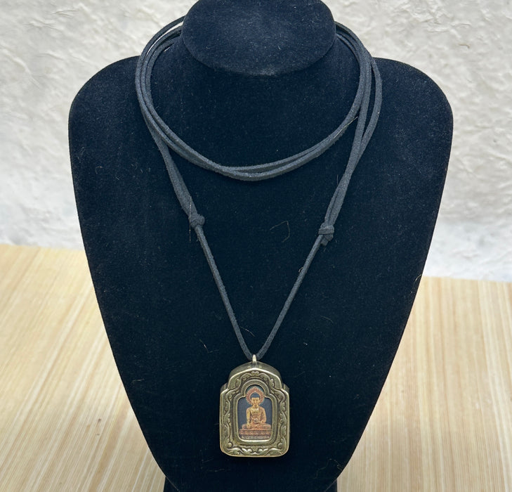 Gau tibetano con Buddha Amitabha