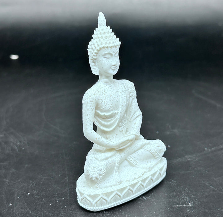 Statua di buddha meditazione bianca