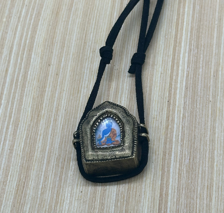 Gau tibetano con buddha della Medicina