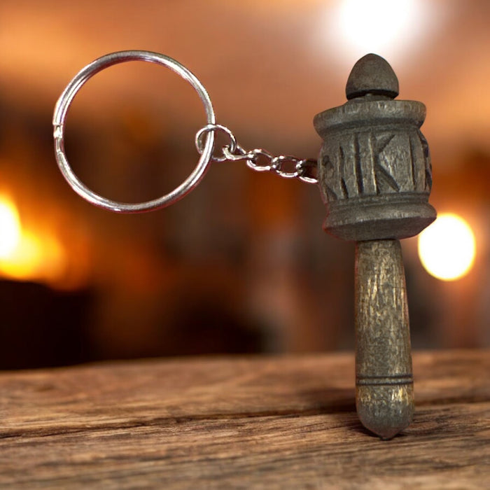 Porta chiavi con ruota della preghiera in legno