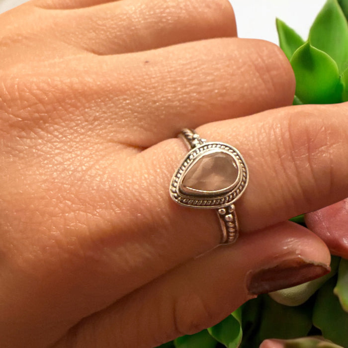 Anello in argento sterling 925 con granato fatto a mano - Italia Anello in argento sterling 925 con granato fatto a mano - Italia