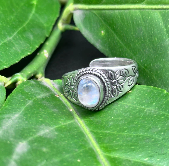 Anello con pietra di luna