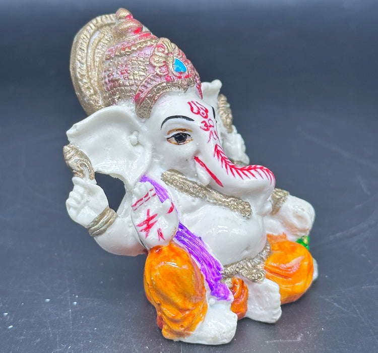 Ganesh con implementi