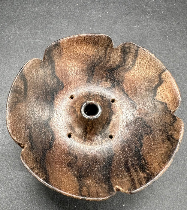 Bruciatore per incensi con legno