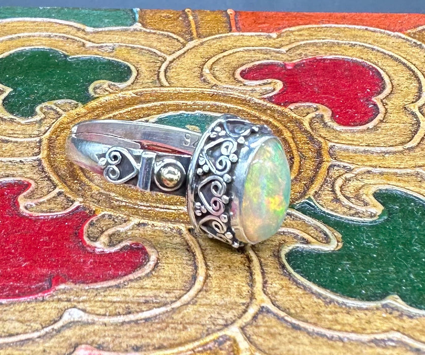 Anello con argento e opale