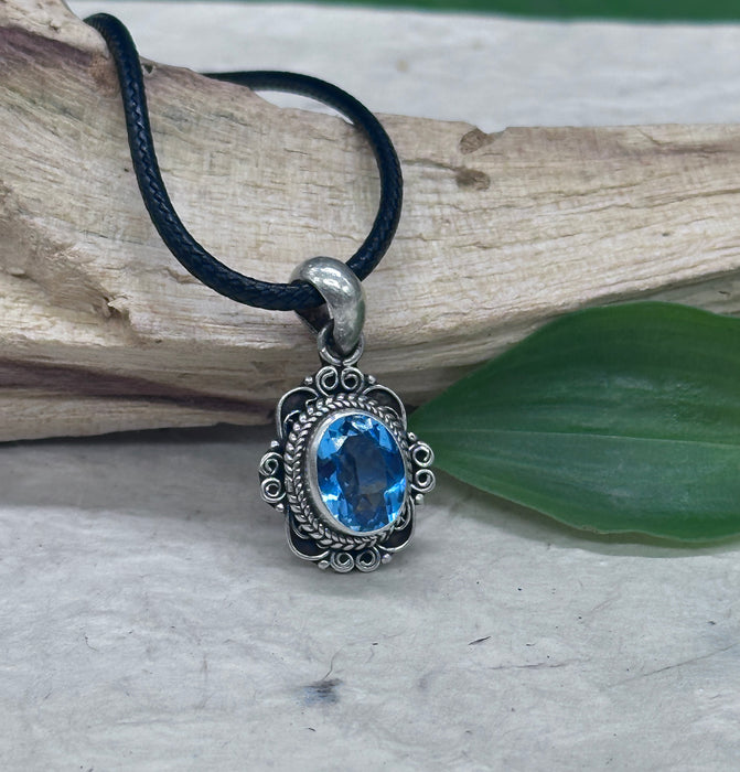 Blue topaz pendant - 925 silver