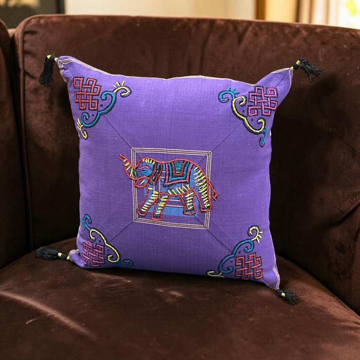 Cuscino con elefante ricamato