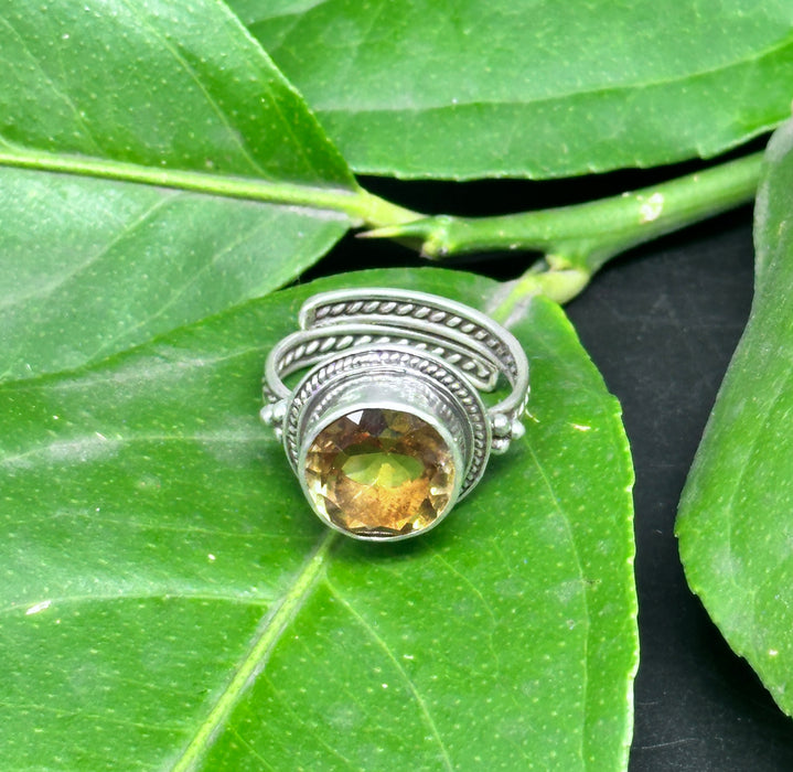 Ring with citrine quartz