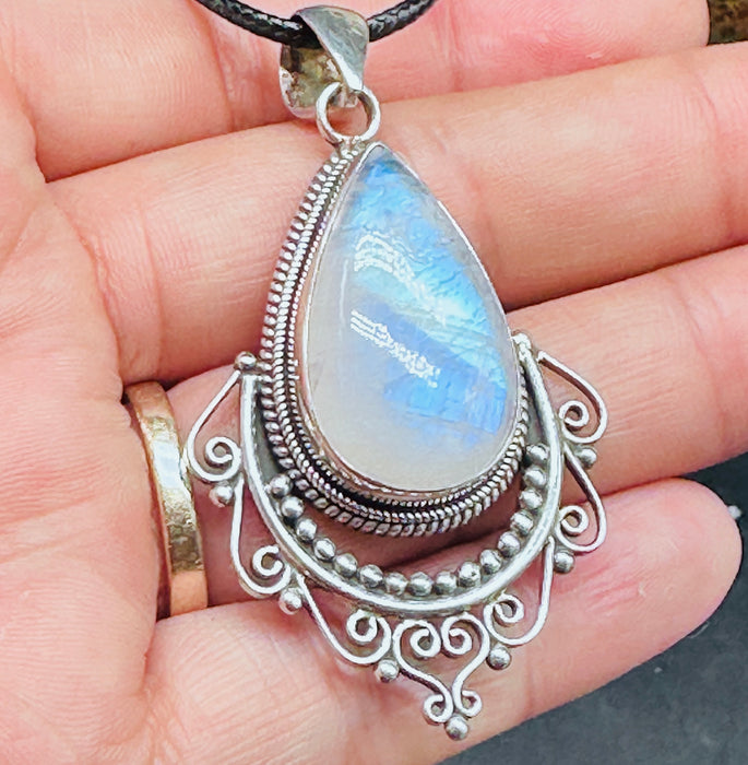 Argento Sterling Con Pietra Preziosa Ciondolo A Mano In Argento Sterling 925 Con Pietra Preziosa Apatite Ciondolo Apatite Blu Argento Argento Sterling Con Pietra Preziosa Ciondolo A Mano In Argento Sterling 925 Con Pietra Preziosa Apatite Ciondolo Apatite Blu Argento