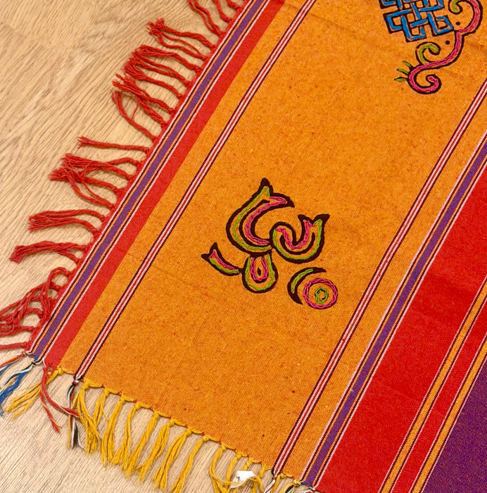 Tovaglia tibetana con ricamo di simboli buddisti