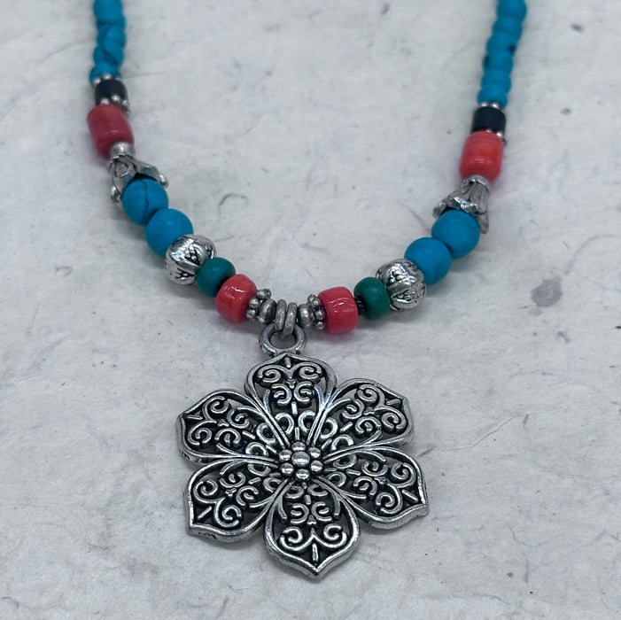 Collana tibetana con turchese a fiori di lotto