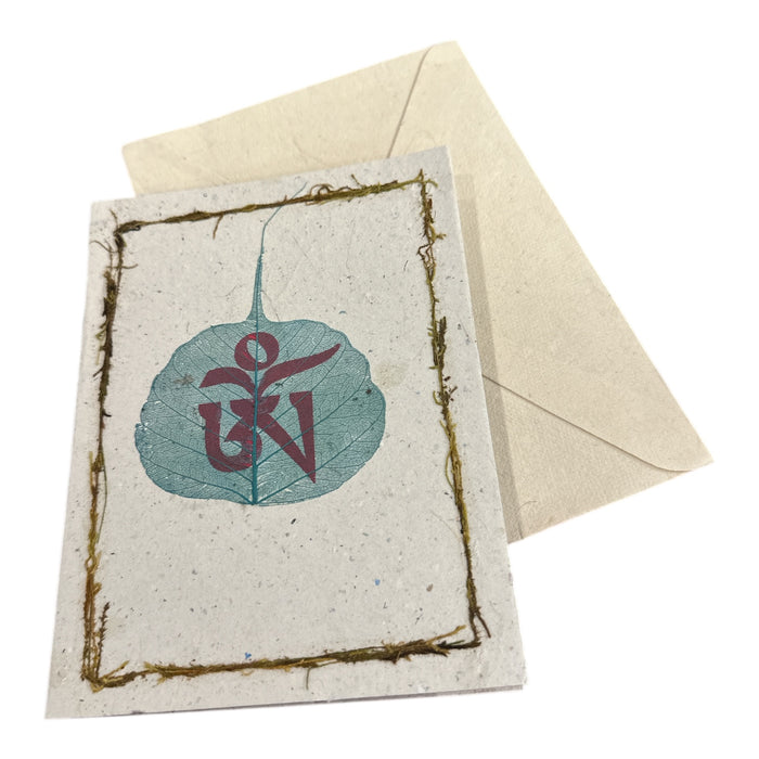 Biglietto da auguri con Om e foglia di bodhi