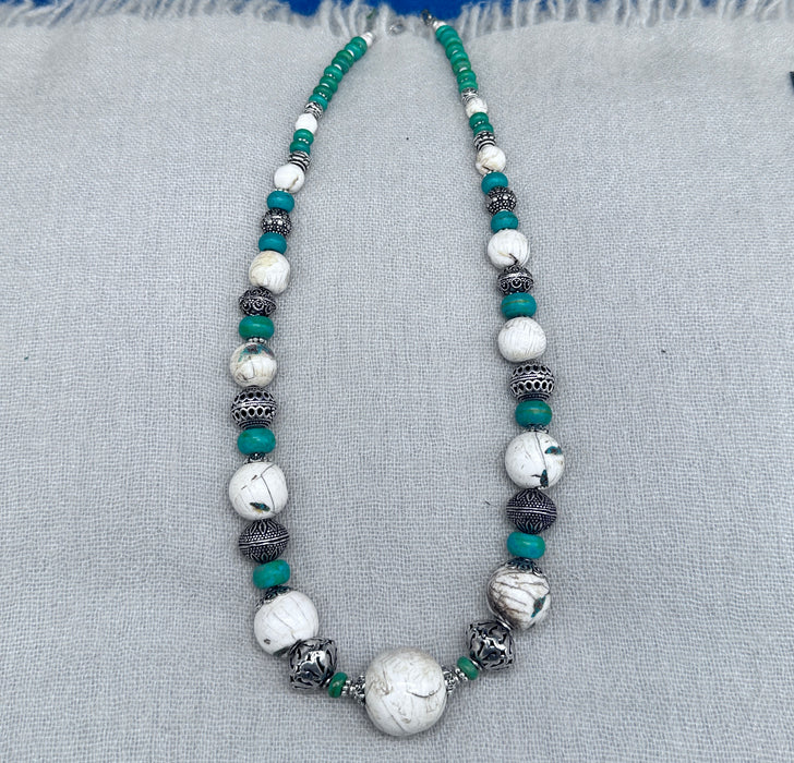 Shamanic necklace with shell