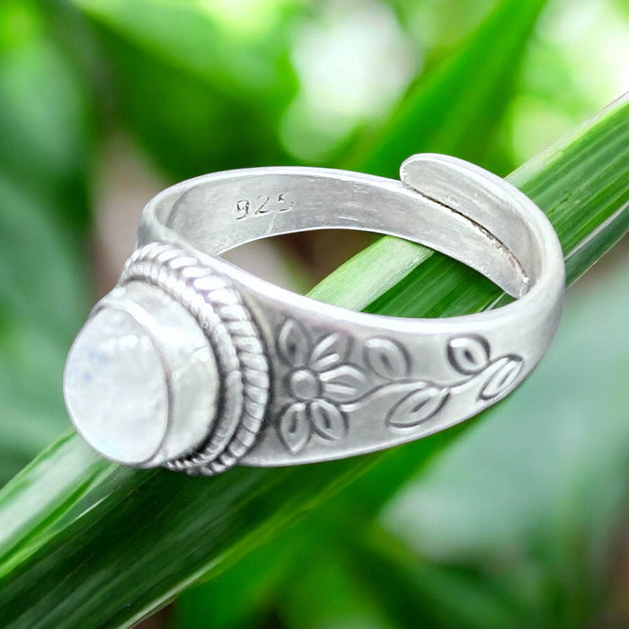 Anello con pietra di luna