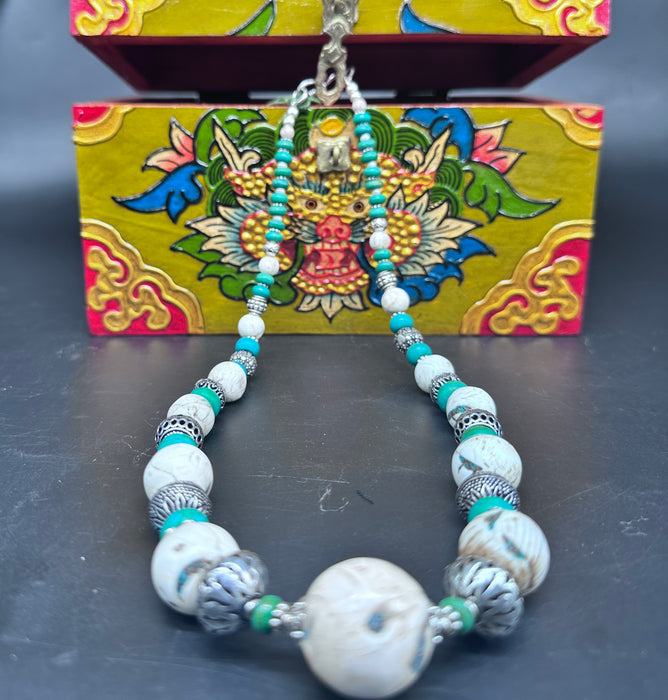 Shamanic necklace with shell
