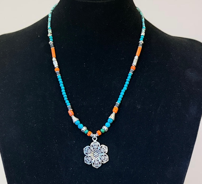 Collana tibetana con turchese a fiori di lotto