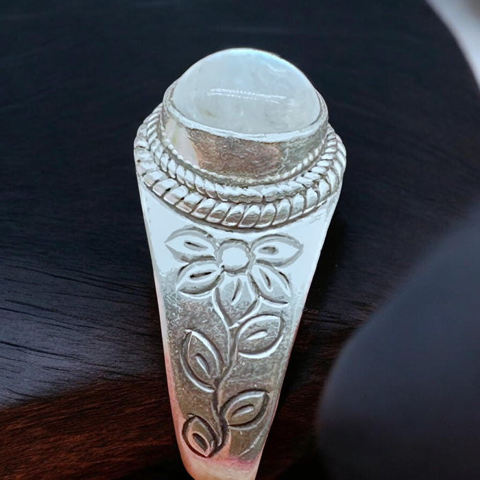 Anello con pietra di luna