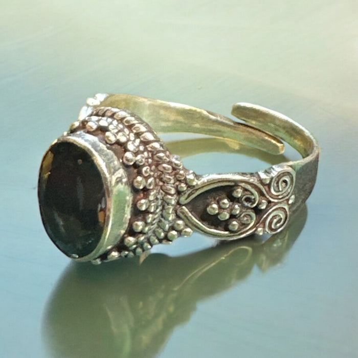 Anello con blue topazio( taglia unica)