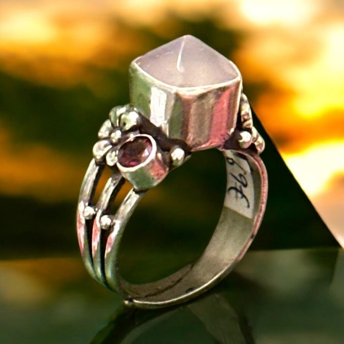 Anello di quarzo rosa e granato (taglia unica)