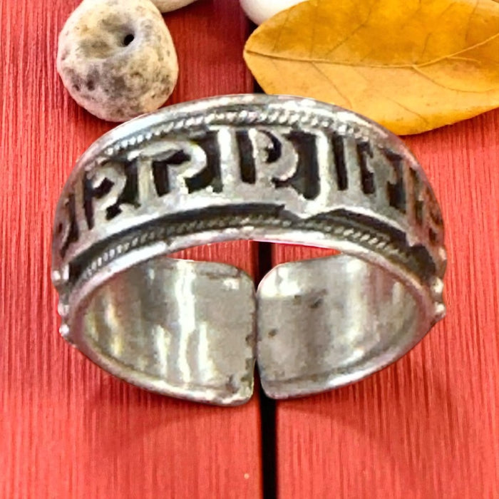 Anello  con  Om mani pedme hum (S)