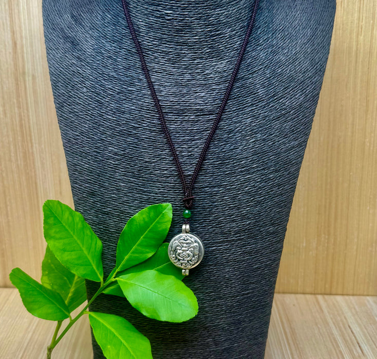 Amuleto con 8 simboli di buon auspicio e mantra di purificazione