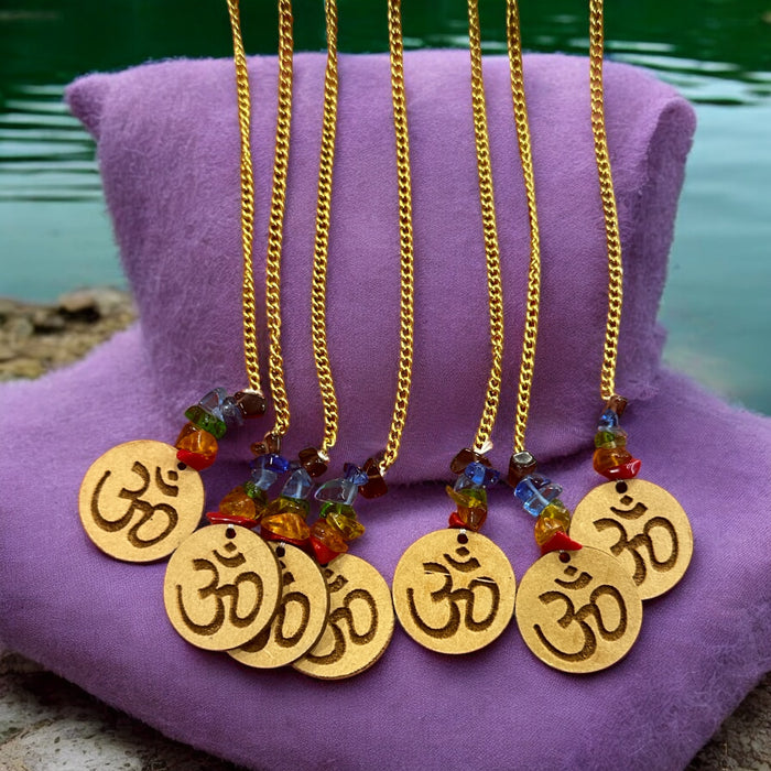Deny shui Om con 7 chakra Pietri