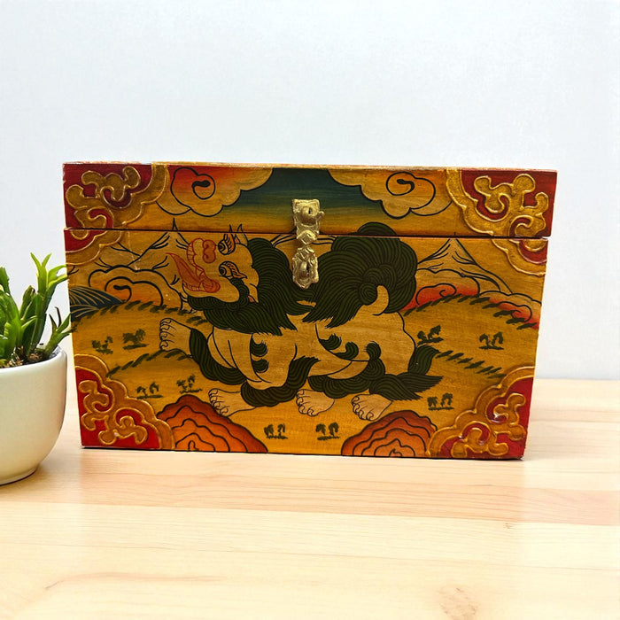 Scatola di legno con leone