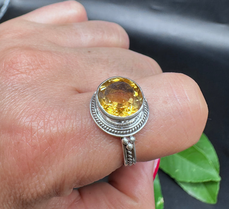 Ring with citrine quartz