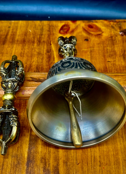 Set rituale tibetano di campana e vajra