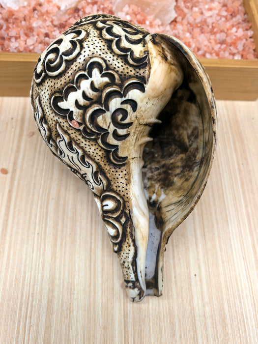 Conchiglia Tibetana Incisa a Mano con Yamantaka – 20 cm