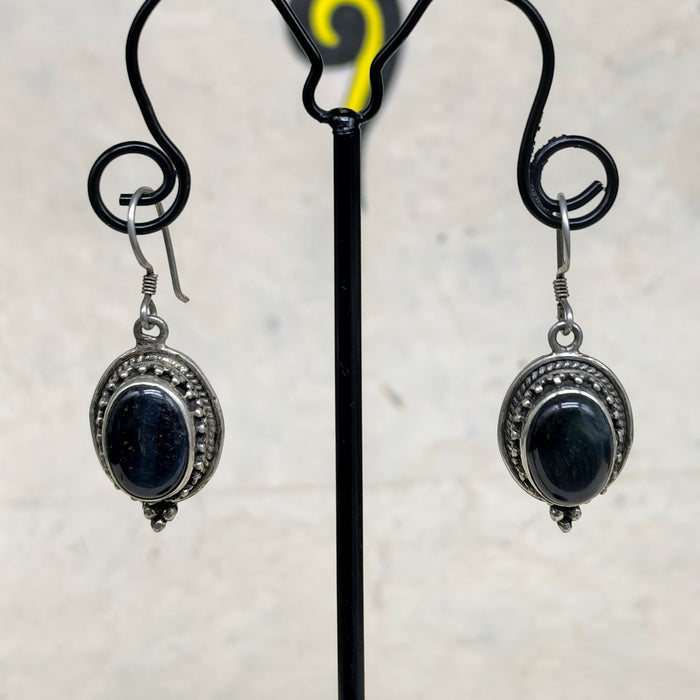Orecchini in argento con blu occhio di tigre