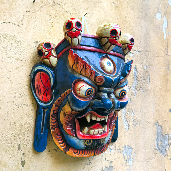 Maschera di Mahākāla blu in legno