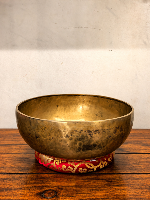 Campana tibetana gigante per trattamenti sonori e meditazione