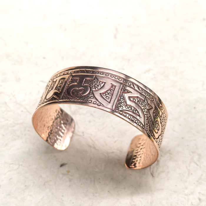 Bracciale di Rame con Mantra Om Mani Padme Hum — Edizione Artigianale