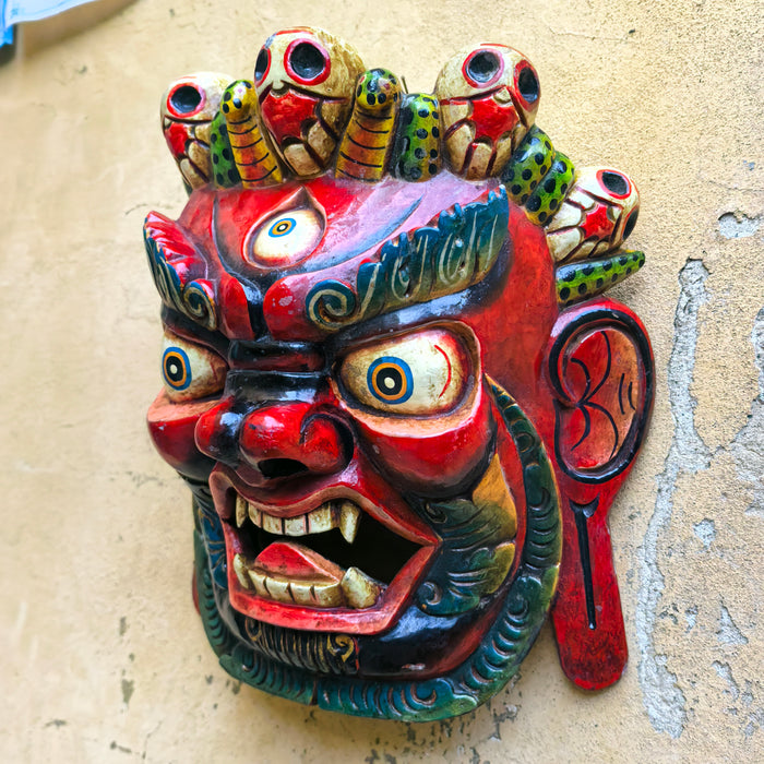 Maschera di Mahākāla in legno rosso