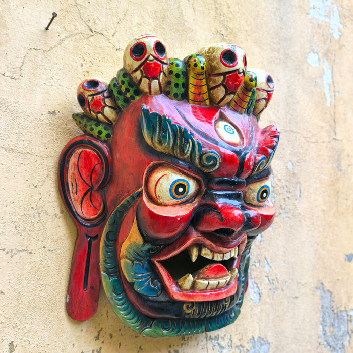 Maschera di Mahākāla in legno rosso