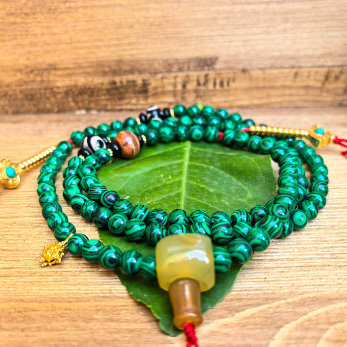 Mala Tibetana in Malachite