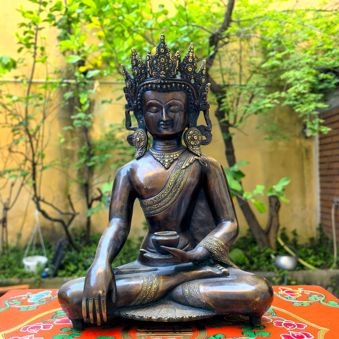 Buddha Shakyamuni incoronato in bronzo