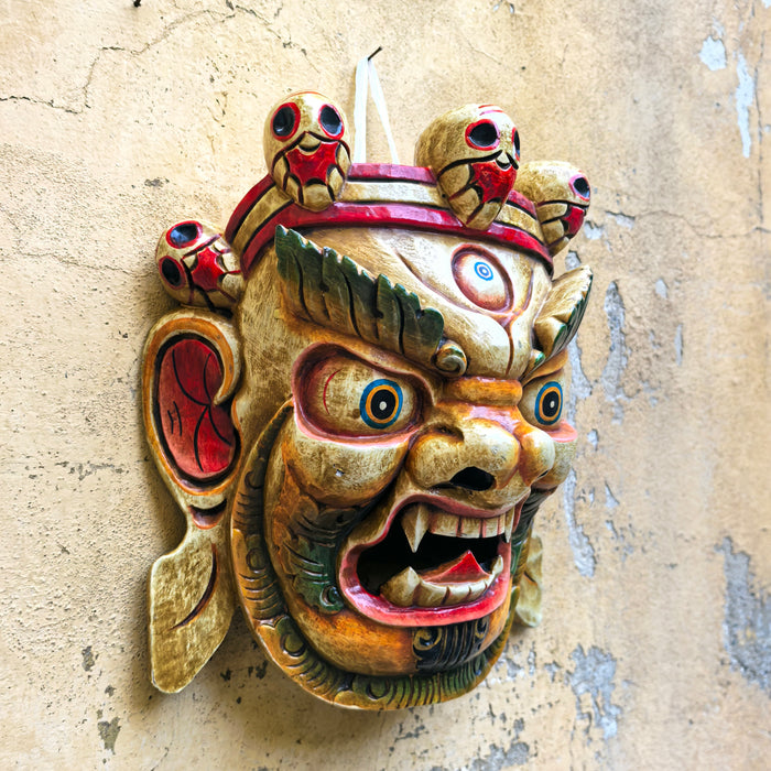 Maschera di Mahākāla in legno bianco
