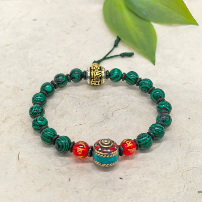 Braccialetto malachite con 2 perlini di om mani padme hum