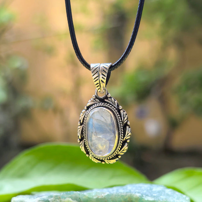 Ciondolo in argento con pietra della luna
