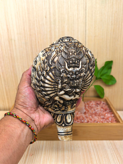 Conchiglia Tibetana Incisa a Mano con Yamantaka – 20 cm