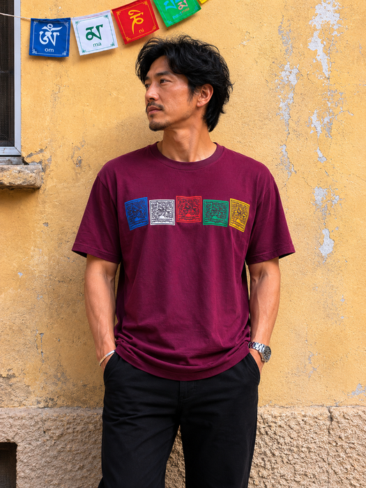 T-shirt Uomo con Bandiere di Preghiera Tibetane | Cotone Fatta a Mano in Nepal